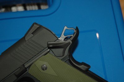 photo 2 This 1911 comes with quality features such as a commander hammer, upswept beavertail safety, and dovetail sights