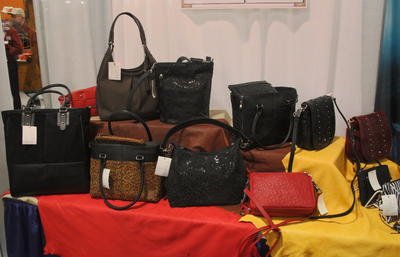 Gun Tote'n Mamas Concealed Carry Purses for Women - SHOT Show 2013 Gun Tote'n Mamas Concealed Carry Purses for Women - SHOT Show 2013