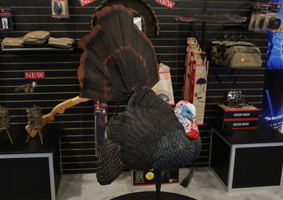 Mojo Outdoors Motorized Turkey Decoy - Shake'n Jake - SHOT Show 2013 Mojo Outdoors Motorized Turkey Decoy - Shake'n Jake - SHOT Show 2013
