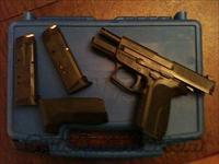Sig Sauer SP2022 w/ night sights...PRICE REDUCED!  Sig - Sauer/Sigarms Pistols > 2022