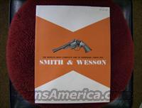 SMITH $ WESSON 1968 HANDGUN CAT.  Books & Magazines