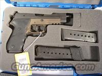 Sig P-220 Two Tone Earth grey/green   Sig - Sauer/Sigarms Pistols > P220