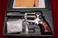 RUGER SUPER BLACKHAWK 44MAG 5.5" STAINLESS NEW (KS-45N)  Ruger Single Action Revolvers > Blackhawk Type