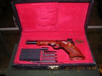 Browning Medalist .22 LR Target pistol,2 grips,2 magazines  Browning Pistols > Other Autos