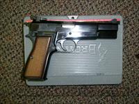 Browning Hi Power .40 cal Belgium/Portugal NIB  Browning Pistols > Hi Power