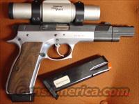 EAA Witness Race gun,40S&W,2 tone,Pro Point,Muzzle brake,2 mags,cystom carry case,double & single action  EAA Pistols > Other