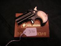 Davis Derringer 25acp w/pearl grips  Davis Pistols/Derringers > Derringers
