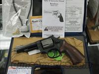 SMITH & WESSON 520 .357 7-SHOT - 4-INCH - NEAR MINT IN BOX  Smith & Wesson Revolvers > Full Frame Revolver