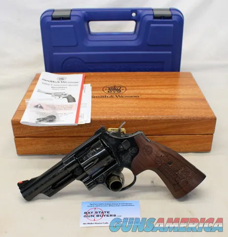 Smith & Wesson Model 29-10 FACTORY ENGRAVED .44 Magnum PRESENTATION CASE