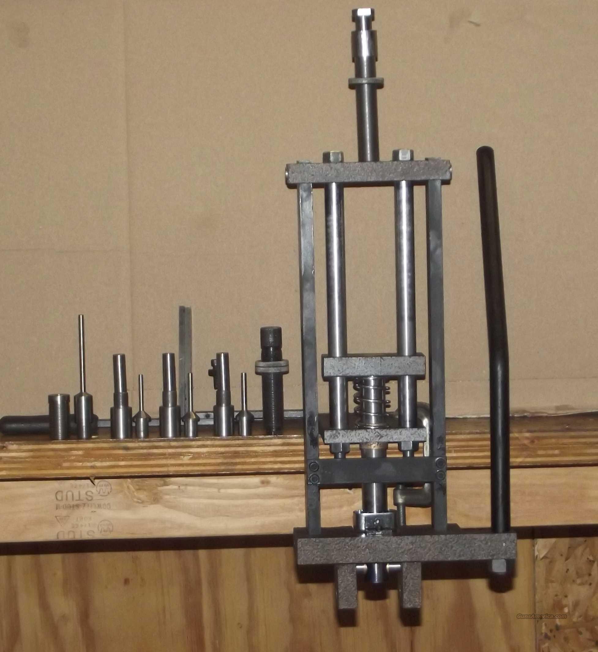 Complete 22 cal bullet swaging kit for sale at 987137880