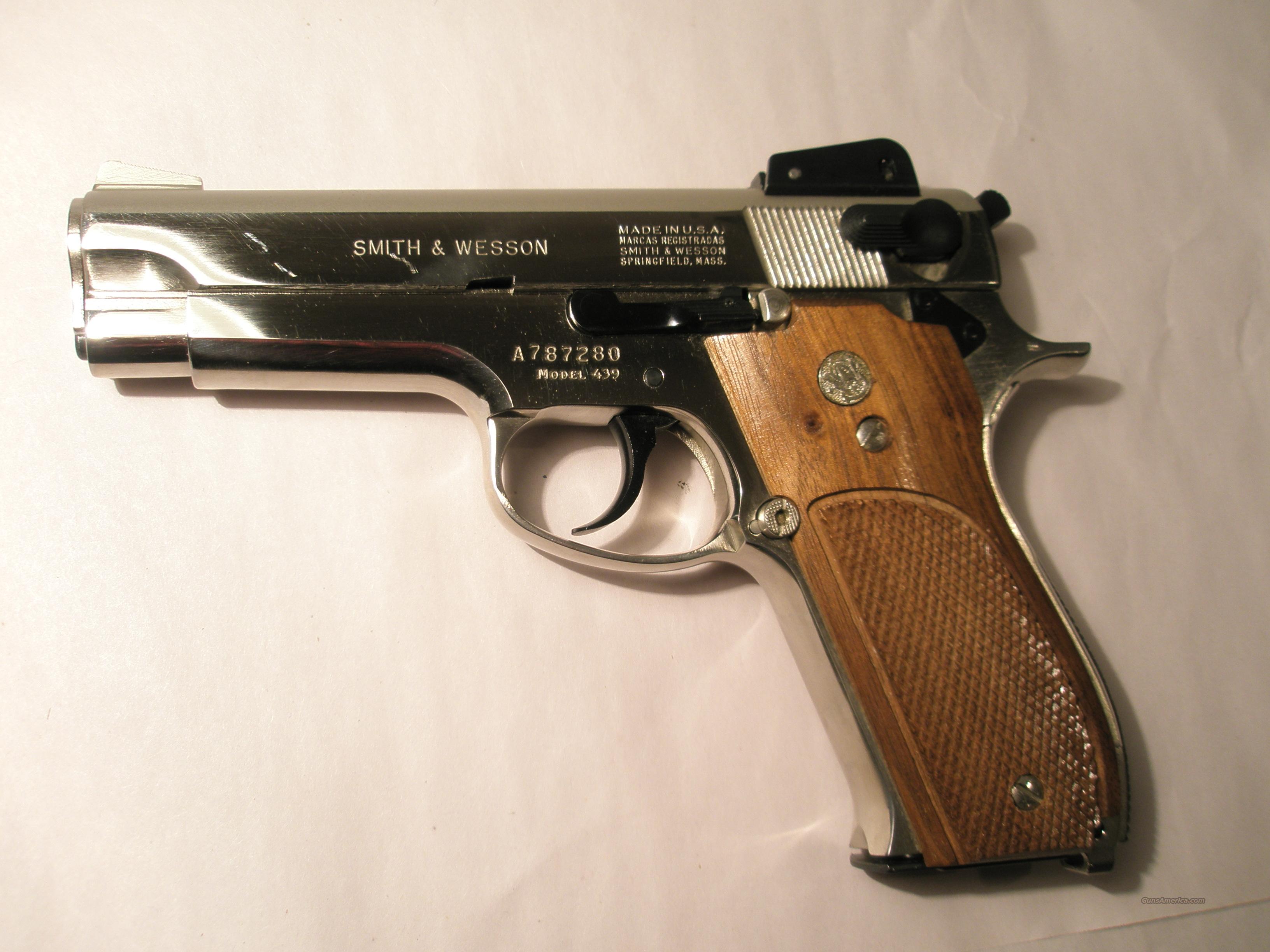 Смитапп. Smith & Wesson model 439.