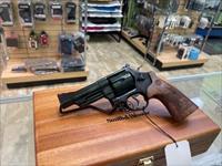 S&W M29 .44 mag classic engraved with  display box