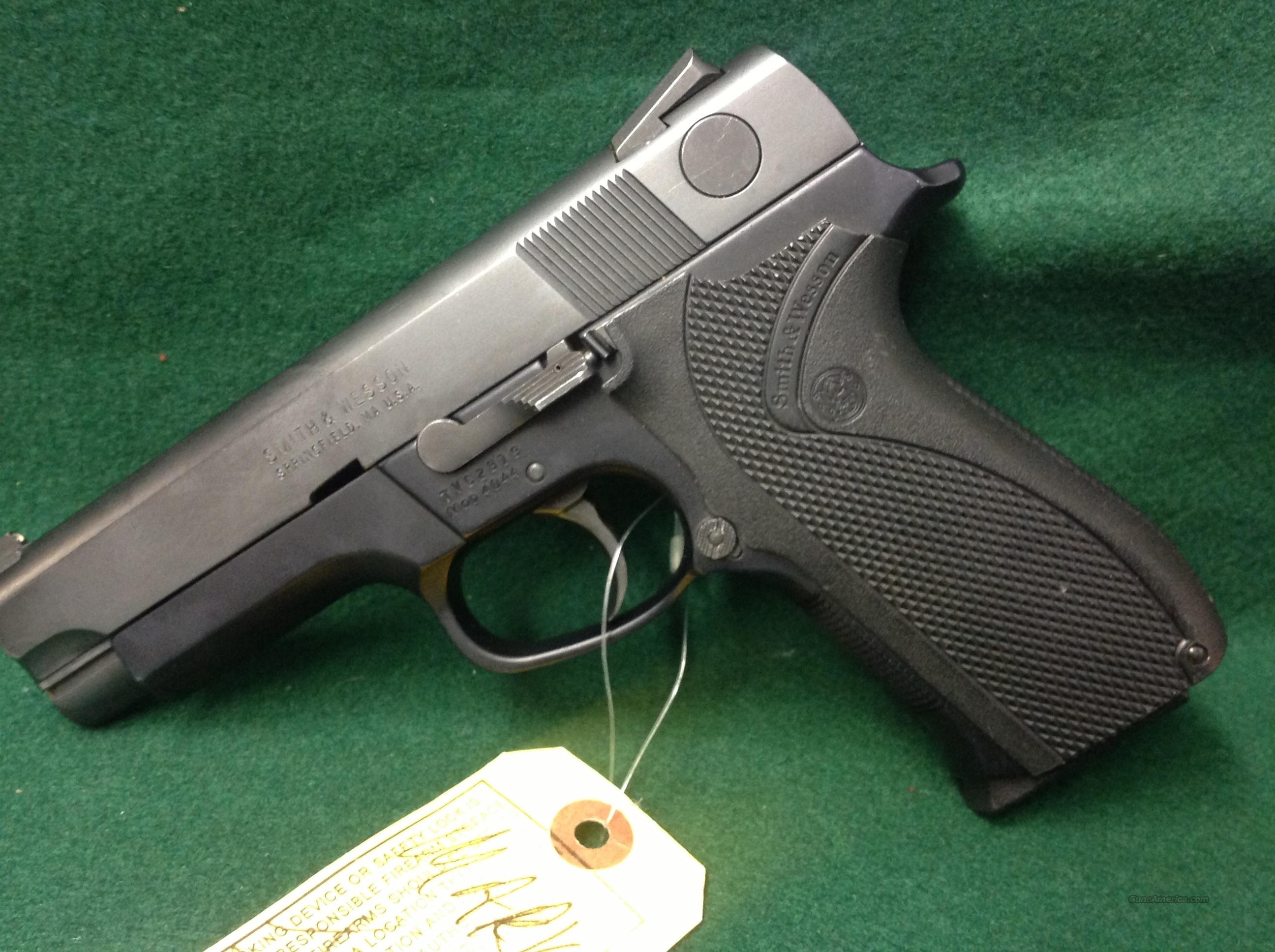 Smith & Wesson 4044 for sale at Gunsamerica.com: 982570038