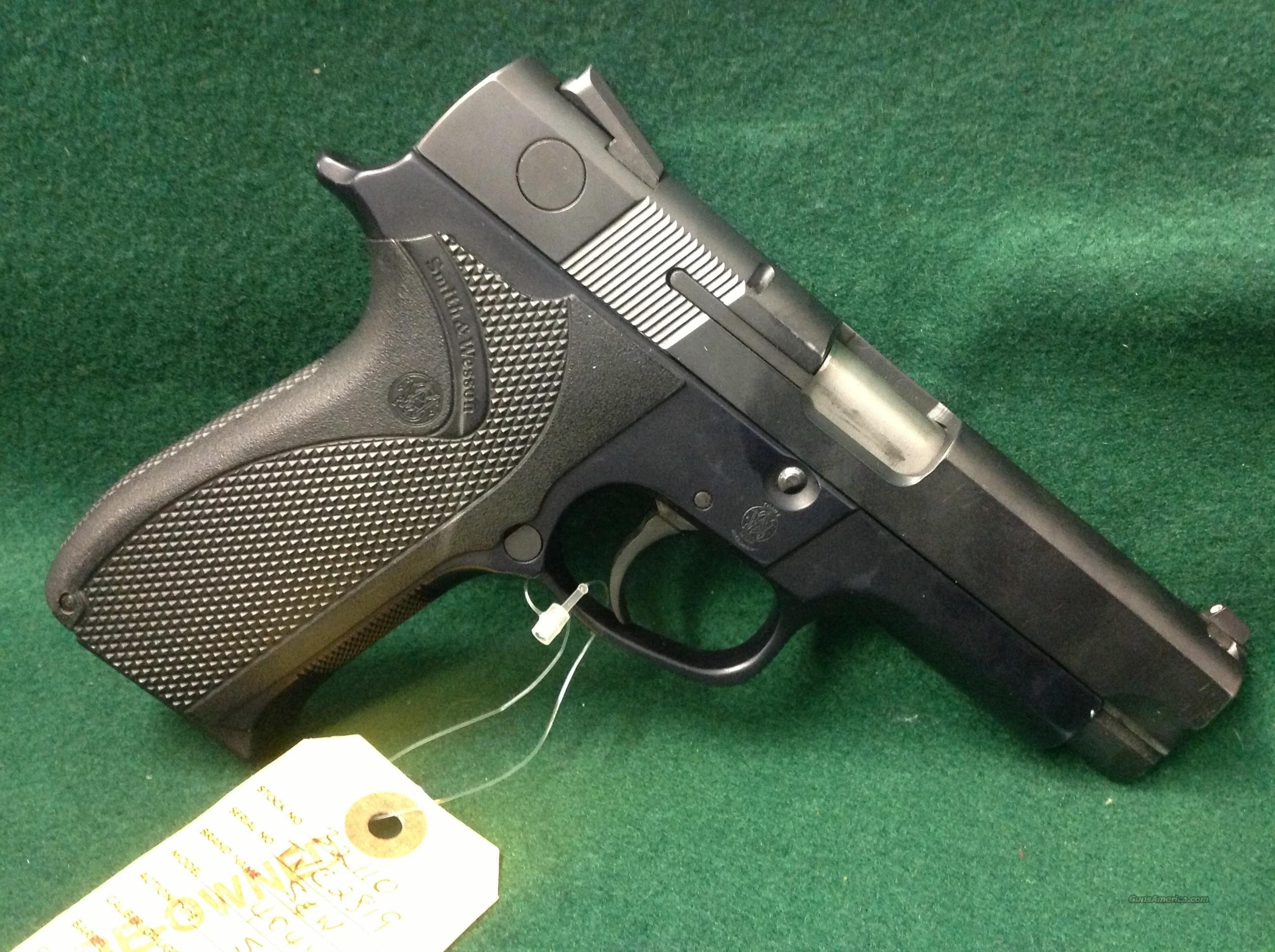 Smith & Wesson 4044 for sale at Gunsamerica.com: 982570038