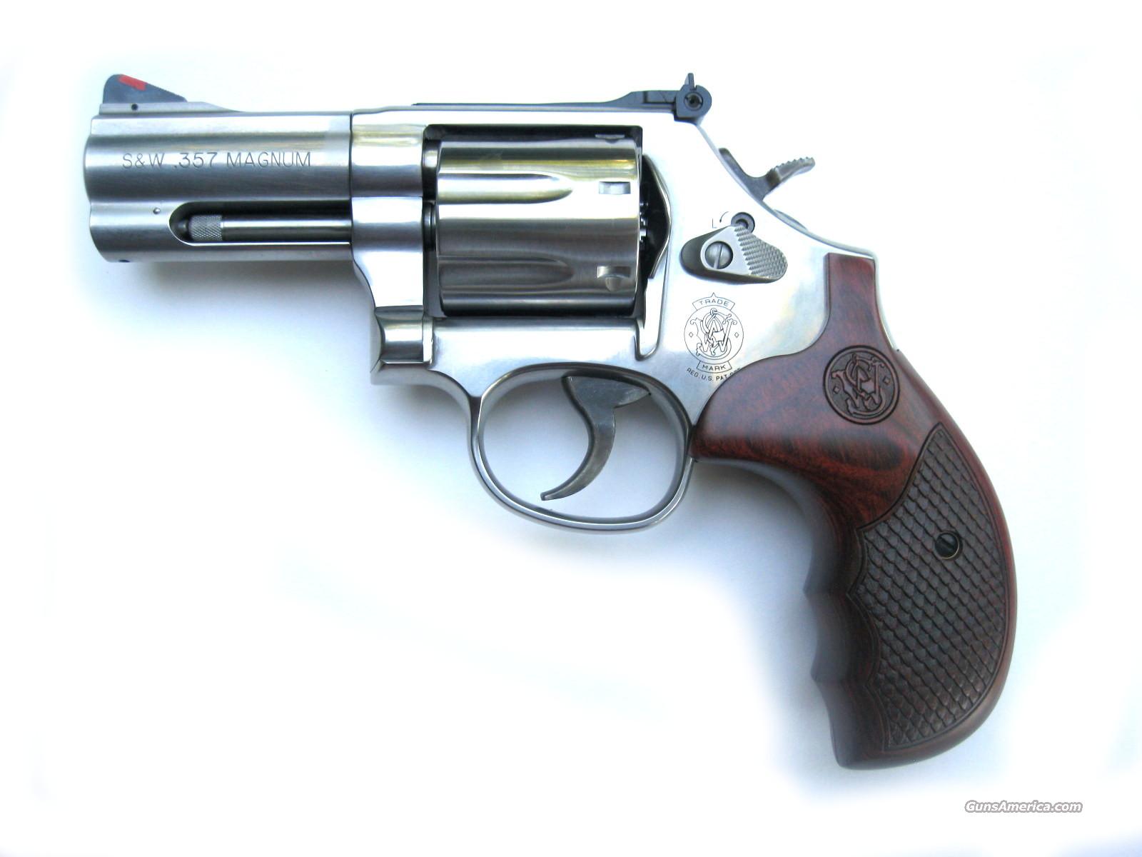 Smith & Wesson 686 Plus Deluxe 3