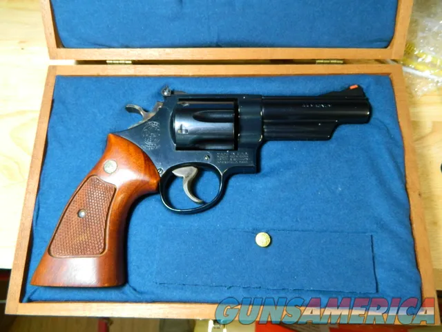 SMITH WESSON MODEL 29-2  4