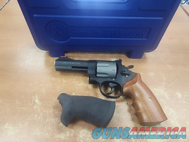 Smith & Wesson 329PD .44 mag Revolver