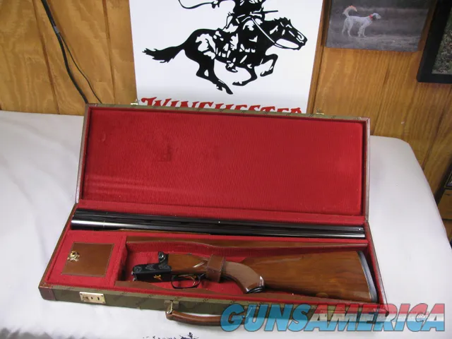 7833  Winchester 23 CLASSIC 12 gauge 26 inch barrels ic/mod, pistol grip, vent rib, ejectors, Winchester butt pad, Winchester case, all original, GOLD RAISED RELIEF PHEASANT on bottom of receiver, 98% condition, opens/closes tight, bores br