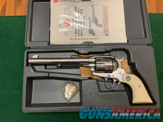 Ruger Vaquero Gloss Stainless 44 Magnum, 7 1/2” Barrel, 98% Condition 