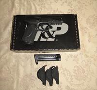 CLEARANCE PRICED!  SMITH & WESSON M&P9 M2.0 15 ROUND 9MM PISTOL