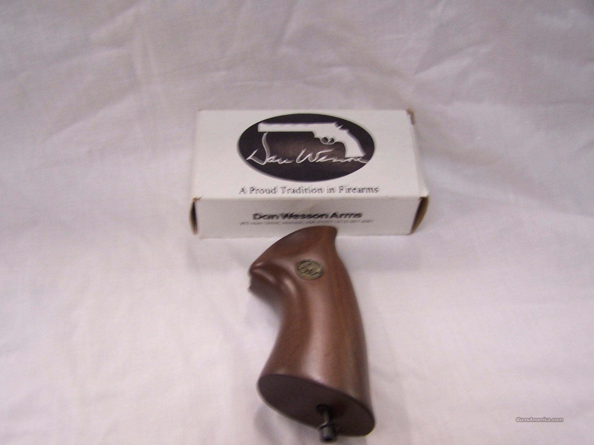DAN WESSON 44MAG OEM NEW GRIPS for sale at 959658240