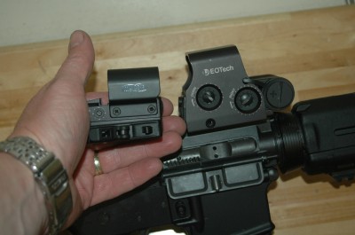 The Meopta M-RAD is smaller and less bulky than the EoTech XPS, with less weight from less mass. 