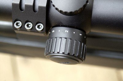 The illumination setting knob is mounted on the left hand side of the scope where it’s easily accessible. There are off positions between each level so that you don’t have to go through all the settings every time you turn it on.