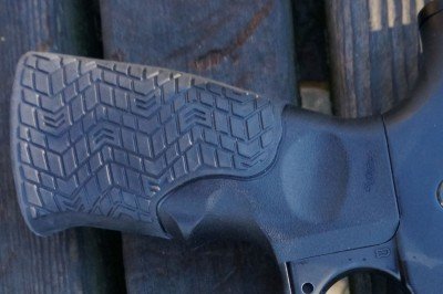 Up Close and Personal with the Daniel Defense DDM4V9 5.56—New Gun Review The grip has the same padded rubber as the stock and the fore grip.
