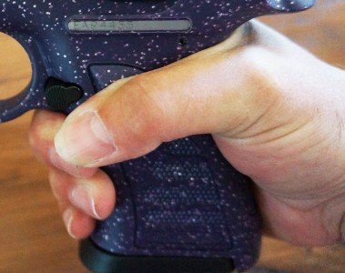 The grip of the Pavona allows for smaller women’s hands to get a solid grip.