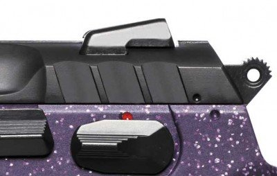 the deep and wide serrations on the Pavona make racking of the slide easier.