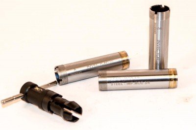 The Browning Citori 725 Feather includes three Invector DS choke tubes: Modified, Improved Cylinder and Full, along with an Invector DS choke wrench.