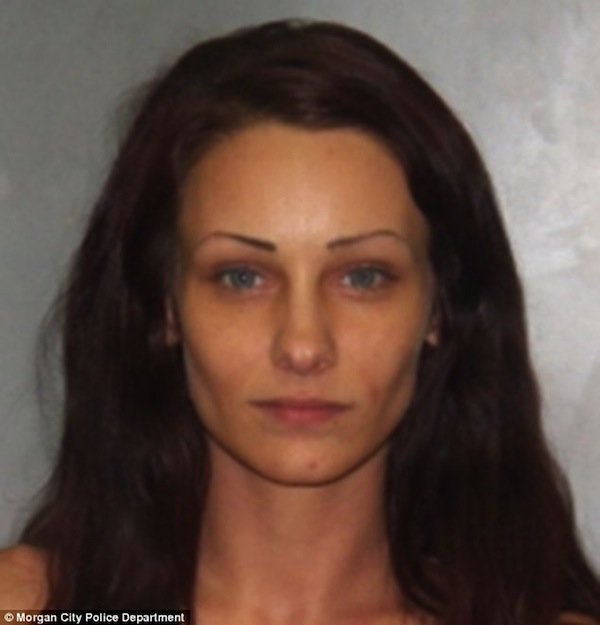 Woman arrested on weapons charges flashes vagina to jailer article-2683904-1F77445A00000578-63_634x660