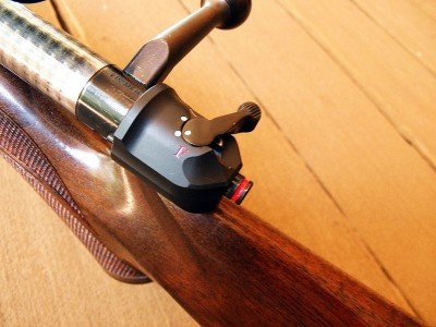 With the safety lever in the middle position, the sear and firing pin are blocked but the bolt can still be cycled or removed.