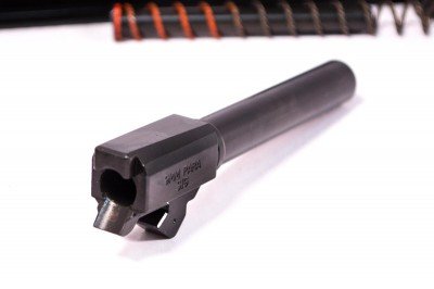 The barrel includes an integrated feed ramp.