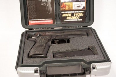 The Sig P226 Elite SAO comes in a hard plastic case that's ready for padlocks.