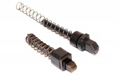 The recoil spring on the M&P22 Compact (left / front) is now a captive single spring design.