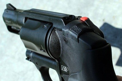 All of the controls are easily accessible with one hand, though reloading one handed isn't easy. 