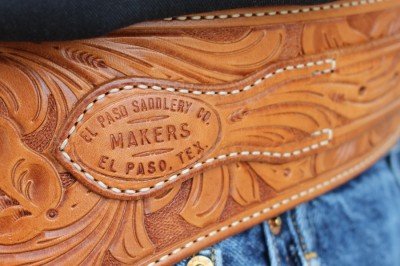 The El Paso Saddlery log is small and innocuous. 