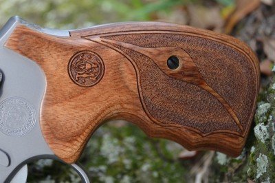 The wooden grips on the 686 look good and offer excellent grip.