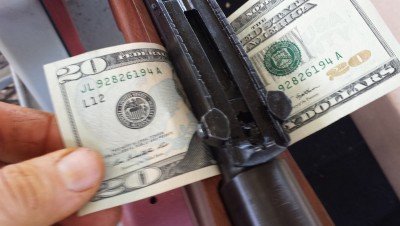 The barrel is free floated back to the action.