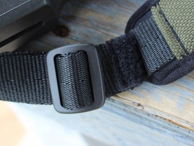 The buckles are nylon, as is the webbing. This keeps things ultra quiet. 