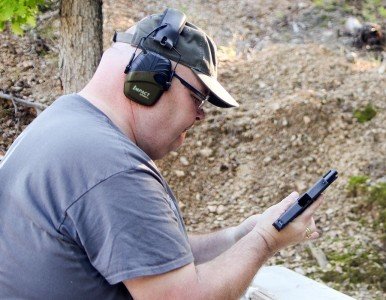 What’s In Your Pocket? Training with Sub-Compacts The MAG 40 class poses real world challenges. Fast mag changes on a single-stack are harder to nail.