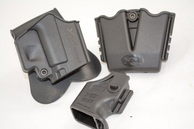 Both pistols came with a Kydex paddle holster, dual magazine carrier and magazine loading tool.