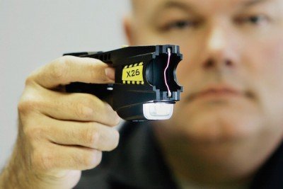** ADVANCE FOR MONDAY, AUG. 4, AND THEREAFTER ** An electrical arc glows at the end of a Taser as  Kentucky State Police Capt. Jeff Mayberry squeezes the trigger of the device in Frankfort, Ky., Thursday, July 31, 2008.  Kentucky State Police have spent more than $170,000 on Taser guns and cartridges that troopers will be using by September.  (AP Photo/Ed Reinke)