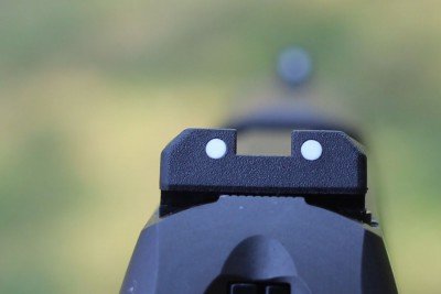 The front edge of the rear sight has a reasonable ledge for one hand manipulation.