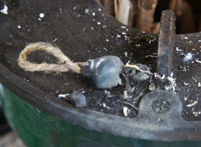 I didn't have as easy a time with the FireBombs. You really have to pulverize the wicks on them to fluff them up because they are soaked with pitch.  This one is covered with residue from being battered with sparks for ten minutes without lighting. I had broken it up with the back of my knife. Later I smashed this wick with a stone and it lit right up. 