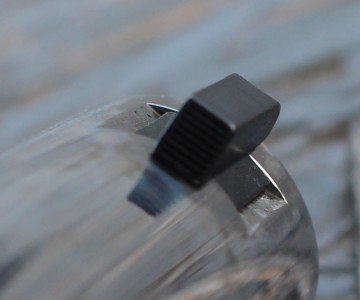 The front sight is a clean black blade. 