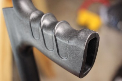 The grip has nice deep grooves. 