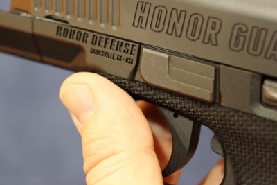 The texture runs all the way up the frame, which allows for more control for the support hand.