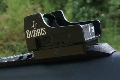 My favorite feature of the FastFire III is the white line that points to the dot. There's no way to miss it. It is the best kind of racing stripe.